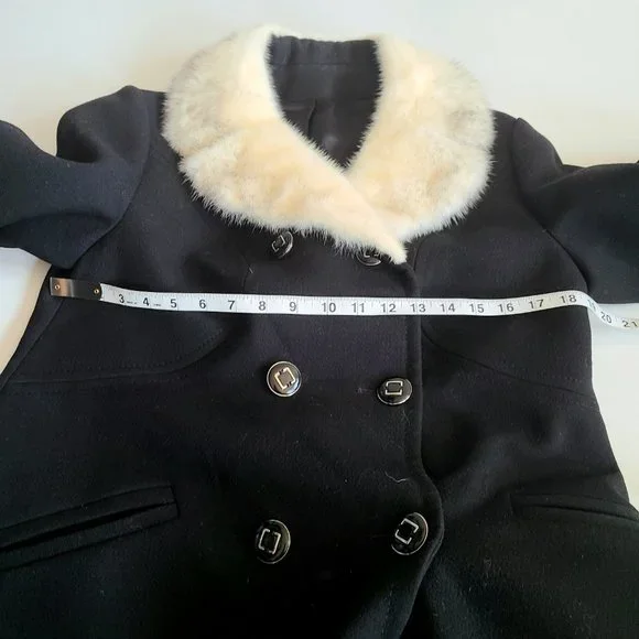Classic style pure virgin wool black coat with  white mink collar. - Picture 11 of 14